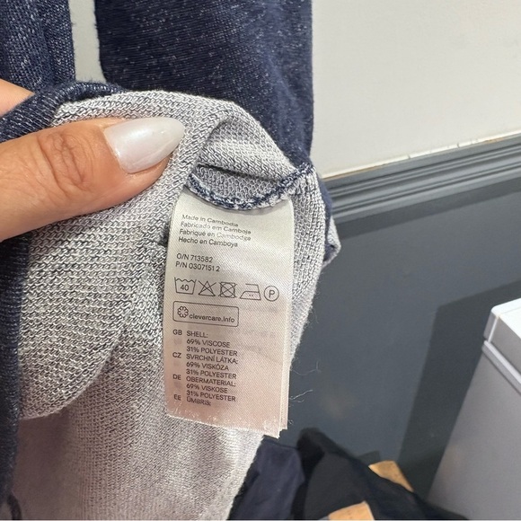 H&M Blue 3/4 Sleeve Relaxed Fit Tee - Picture 6 of 10